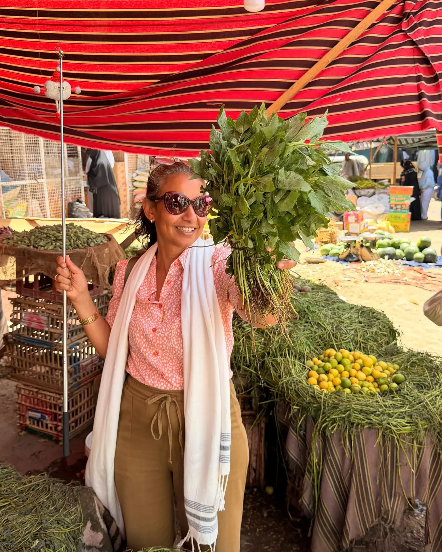 Azhaar Ahmed auf einem Markt in Ägypten
